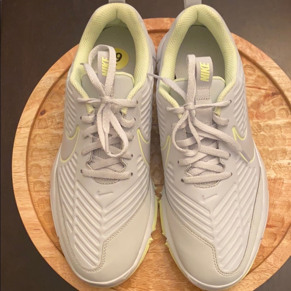 Women’s New Nike Explorer 2 Golf Shoes Size 9 Gray
